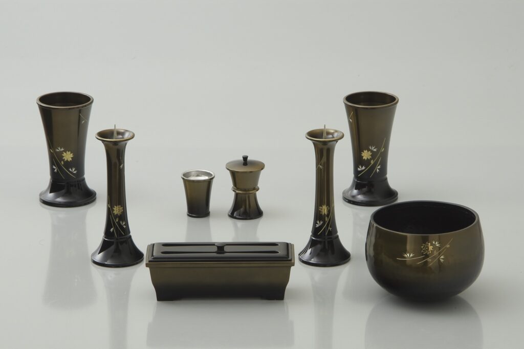 仏壇仏具のメイサード仏具セット（華型桜彫金コハクボカシ7点セット）※りんはついていません